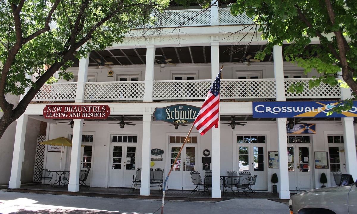 New Braunfels Hotel | The Schmitz Bed & Breakfast