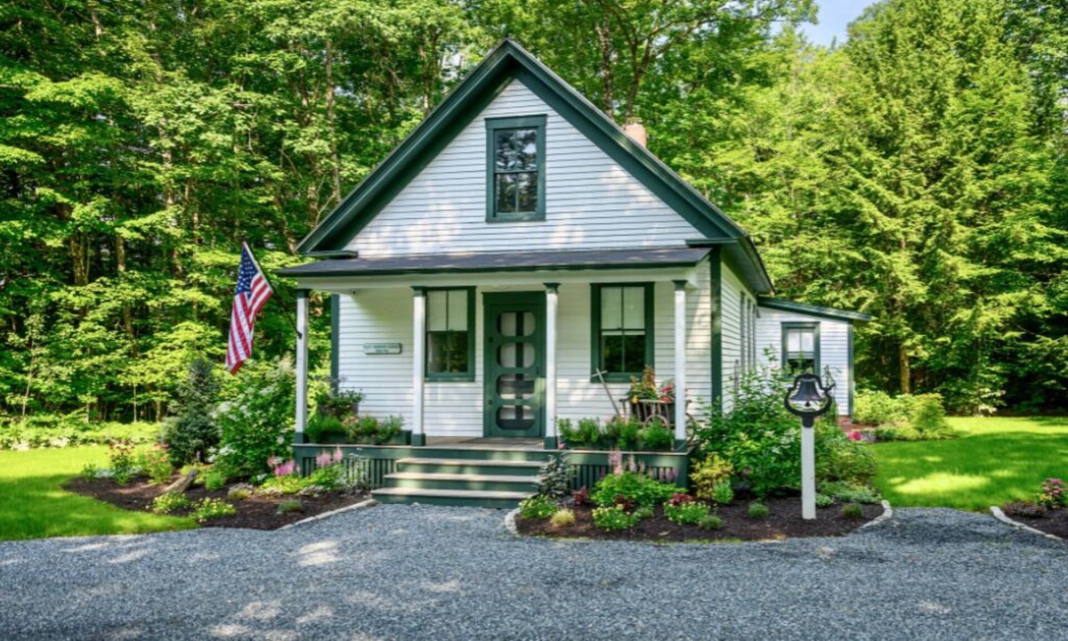 Hebron House | The SchoolHouse