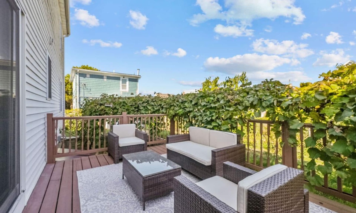 Bristol Apartment | The Schooner Suite - King Bed, Pets welcome!