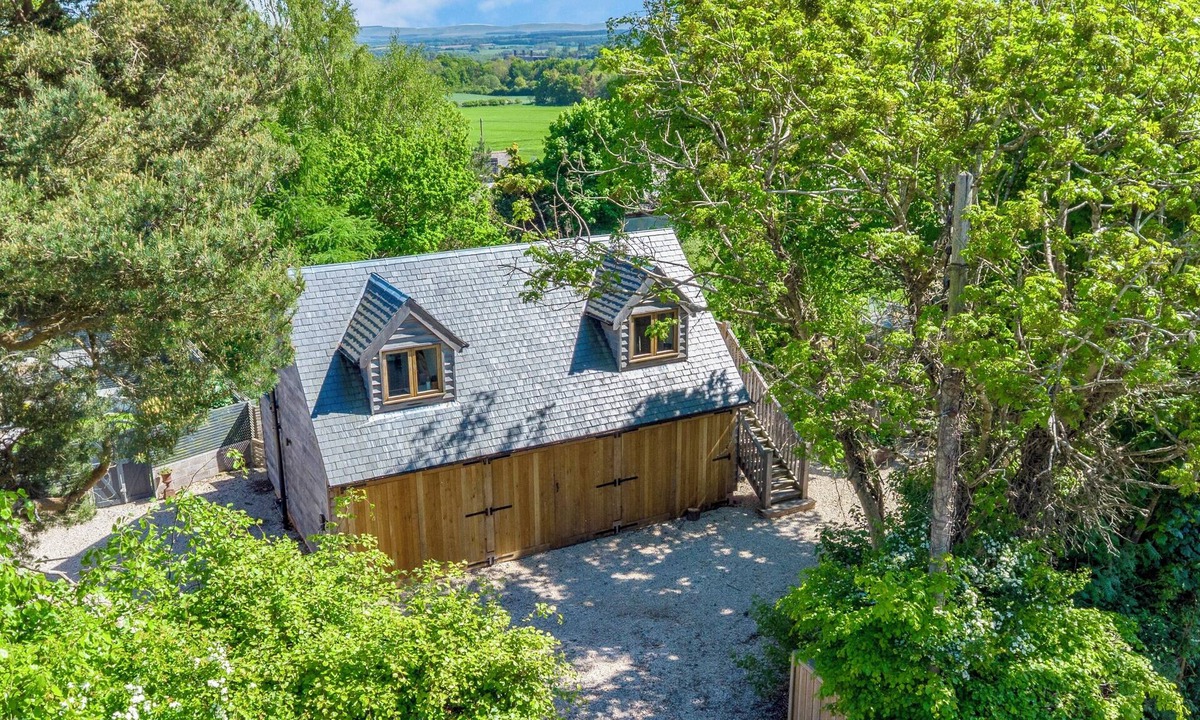 Blackburn Ski Chalet | The Scottish Summer Chalet