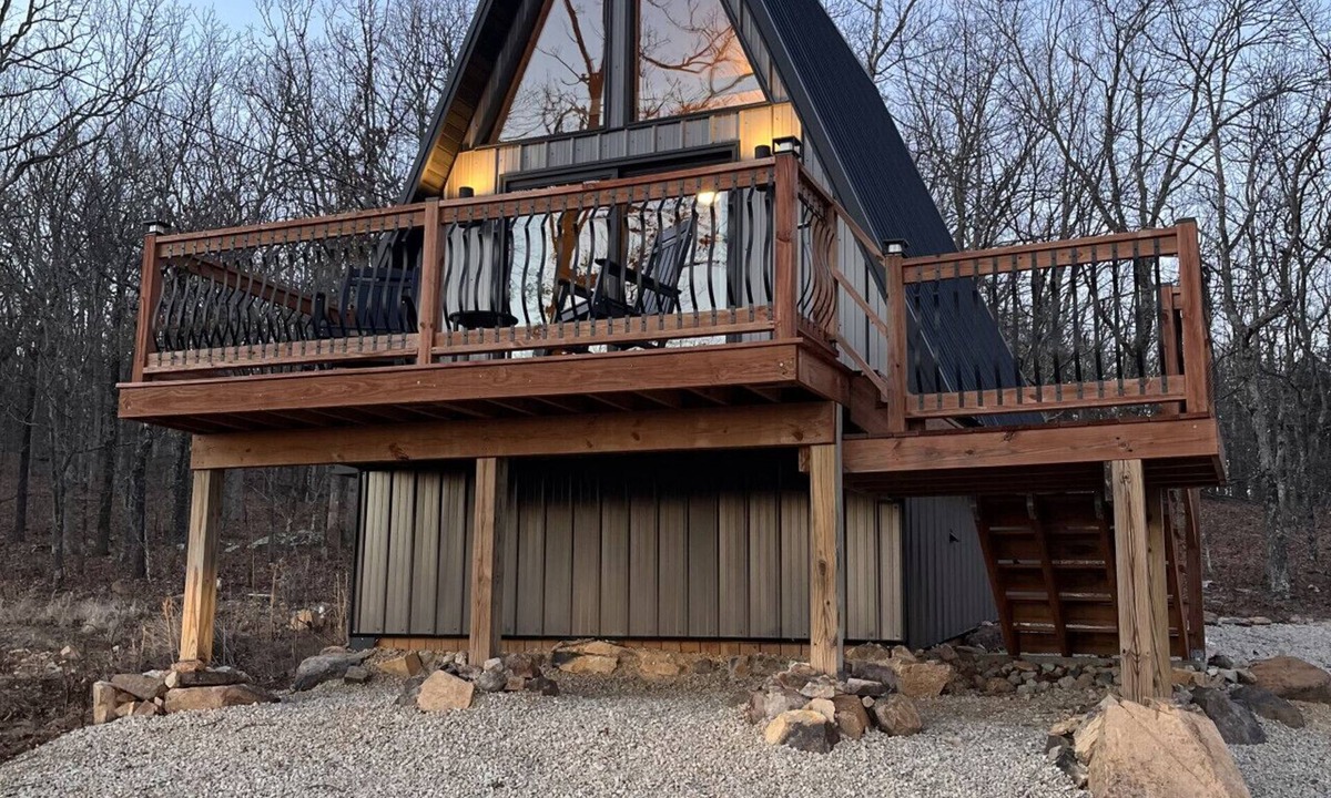 Ironton Cabin | `The Scout`: a cozy mountain cabin with million dollar view
