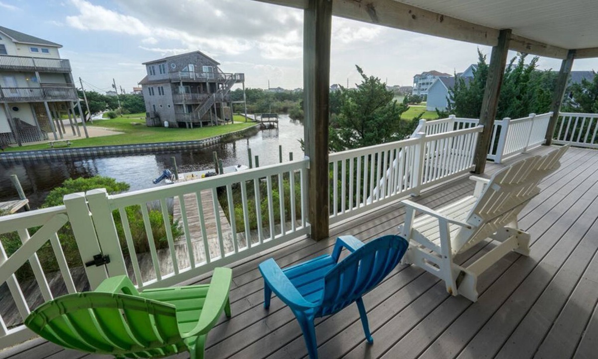 Avon House | The Sea Star - Canal Front All One level - 4 Bedroom House, Pool, Large Docks