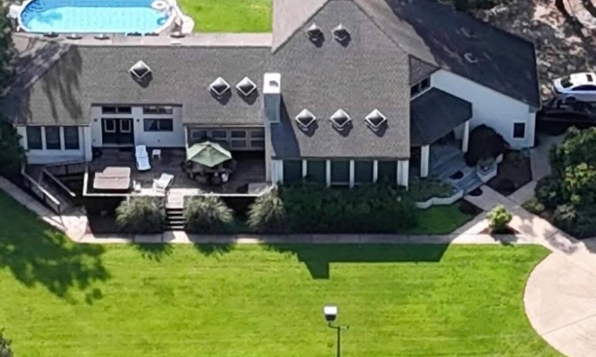 Virginia Beach House | The Seahorse Beach Equestrian Property BEAUTIFUL & FRIENDLY HORSES ON SITE!