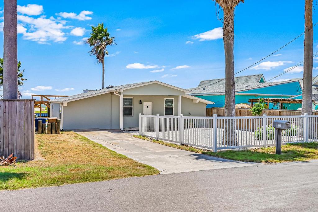 Flour Bluff House | The Seahorse Cottage