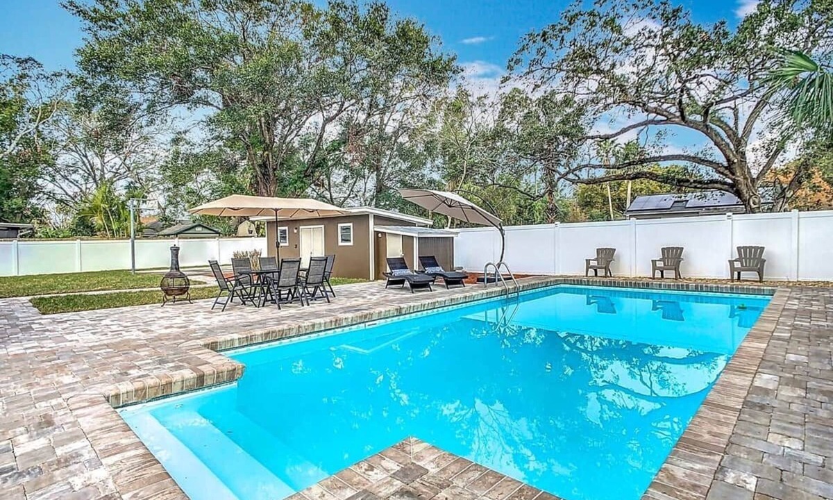 Old Seminole Heights House | The Seminole Heights Suncatcher - Pool & Basketball