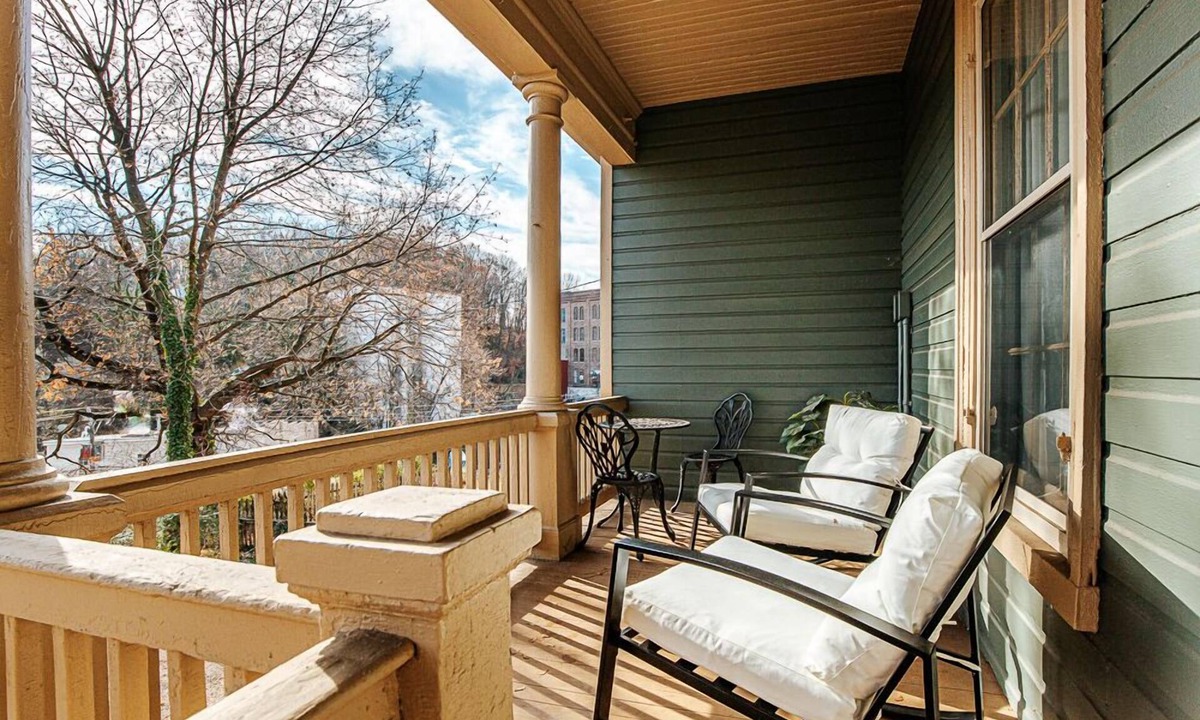 Staunton Apartment | The Serendipity Suite