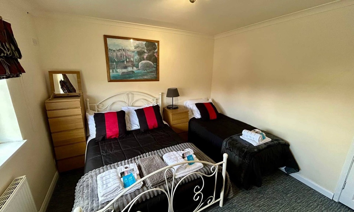 Knutsford House | The Shaw House, room No.2, in shared accommodation