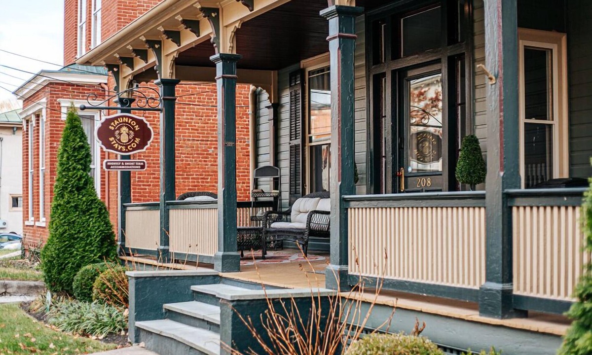 Staunton Apartment | The Shenandoah Suite