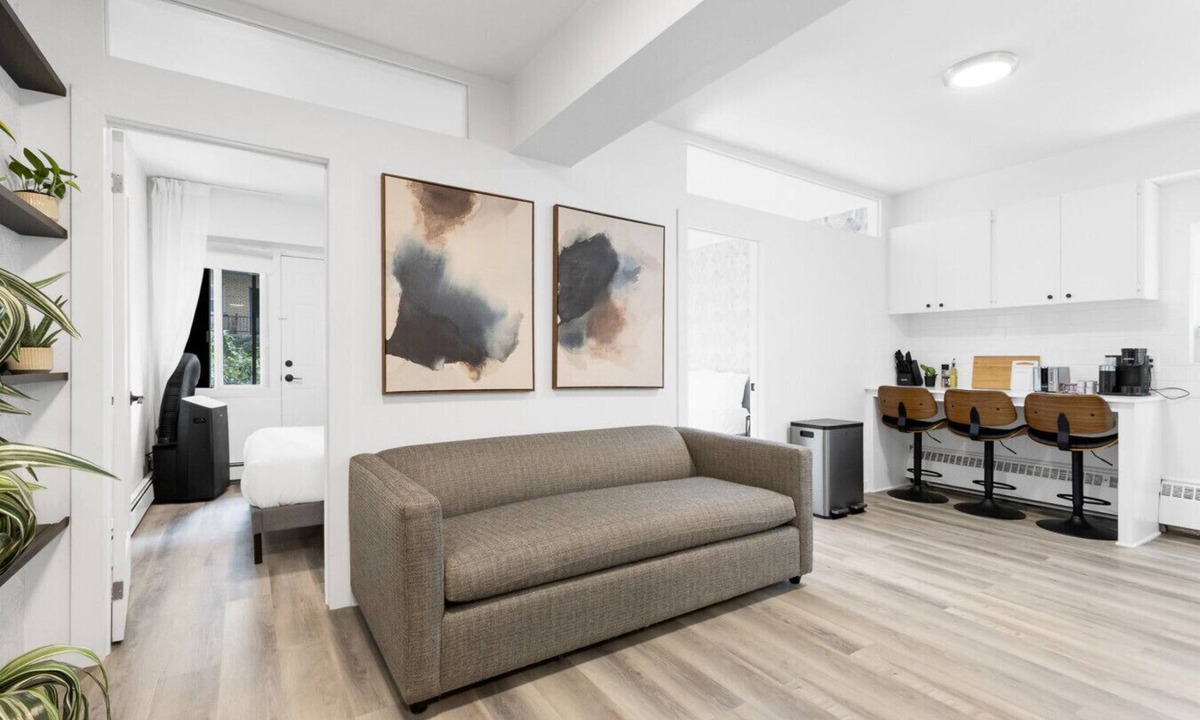 Milton Park Apartment | The Sherbrooke Suite