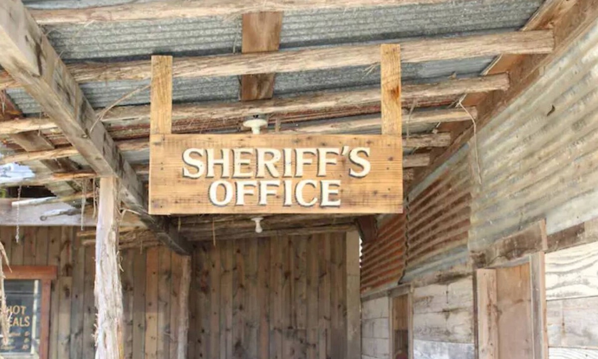 Morgan Mill Cottage | The Sheriff's Office-@Rooms at The Oak Dale