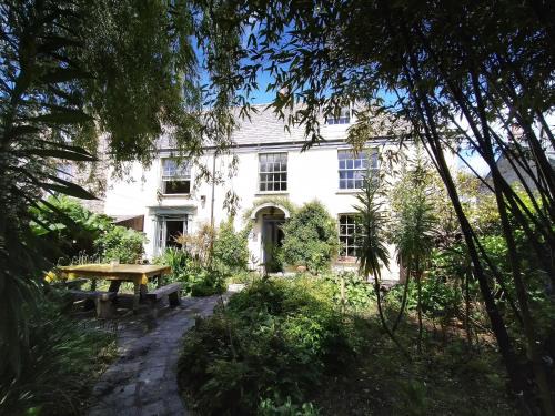 Lostwithiel House | The Shire House