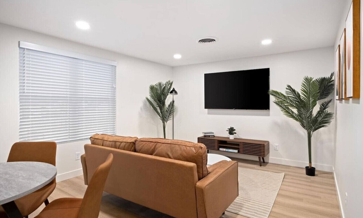 Morton Apartment | The Silo 7 - 2 FULL BA Double Delight