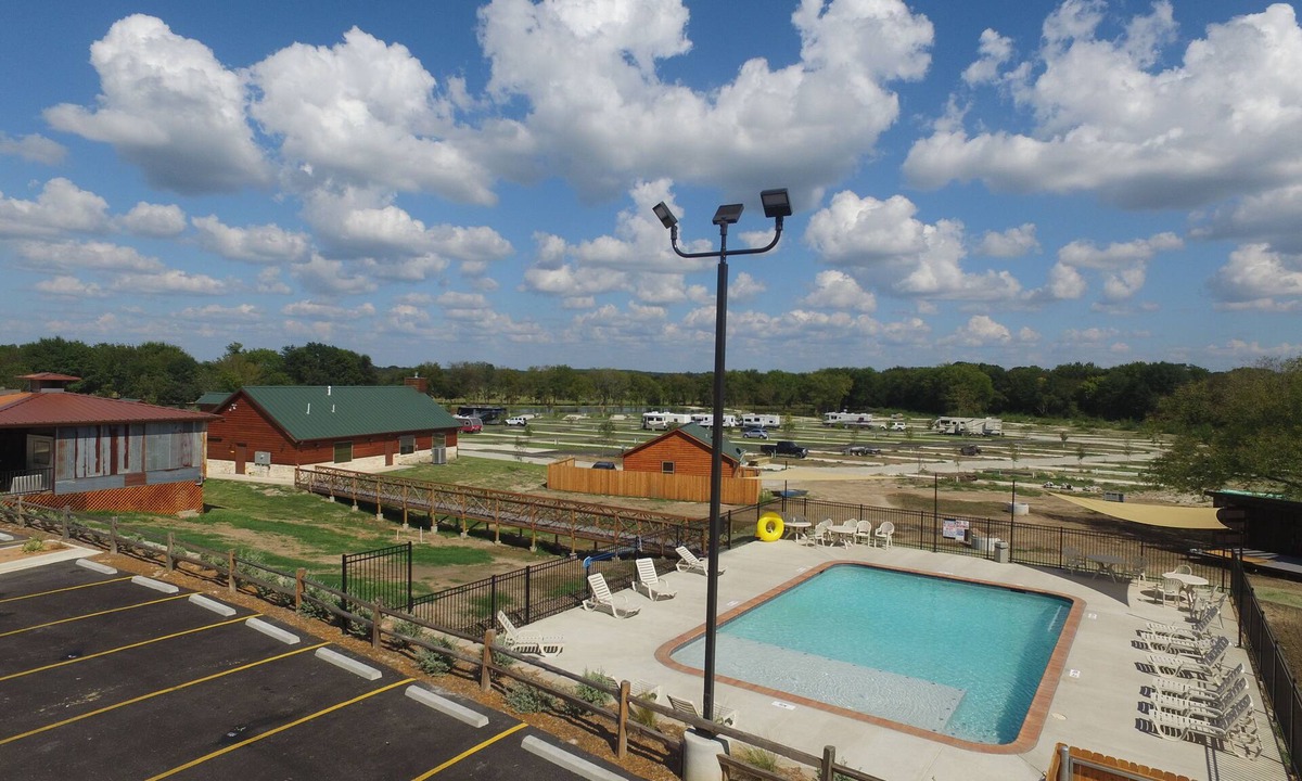 Canton RV Rental | The Silver Spur Resort - Campsite