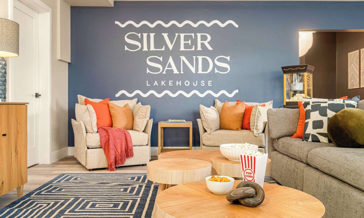 Lansing House | The Silversands Lakehouse