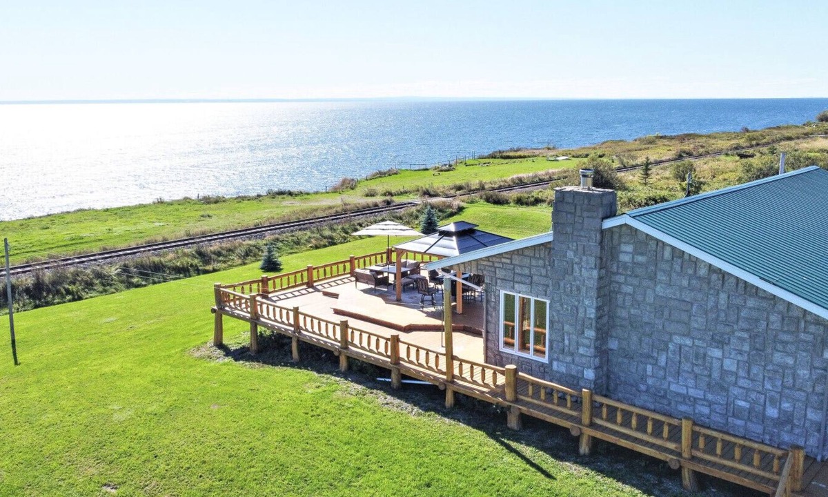 Caplan House | The Simeon - Upscale Bay Views by Doorbed