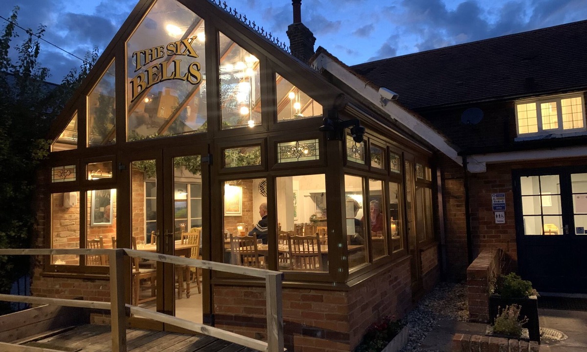 Beenham Bed & Breakfast | The Six Bells