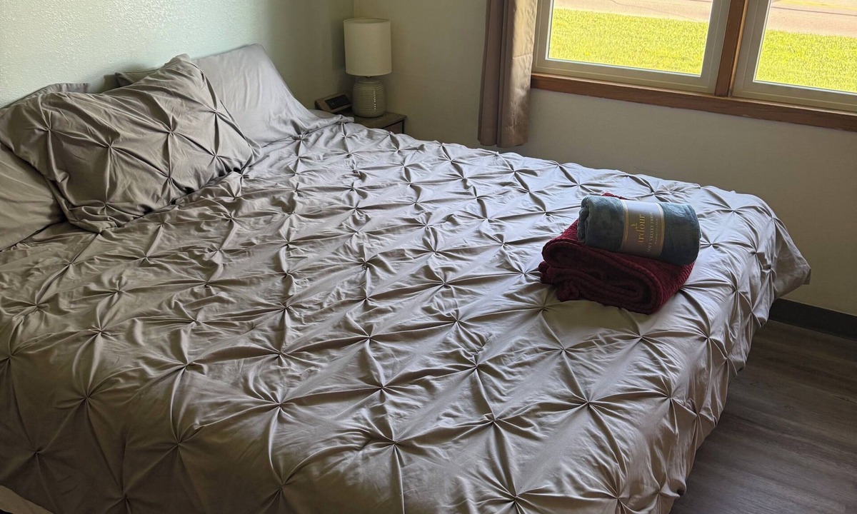 May City Bed & Breakfast | The Six Eleven Co: Heartland Retreat. King suite. Great outdoor area& coffee bar