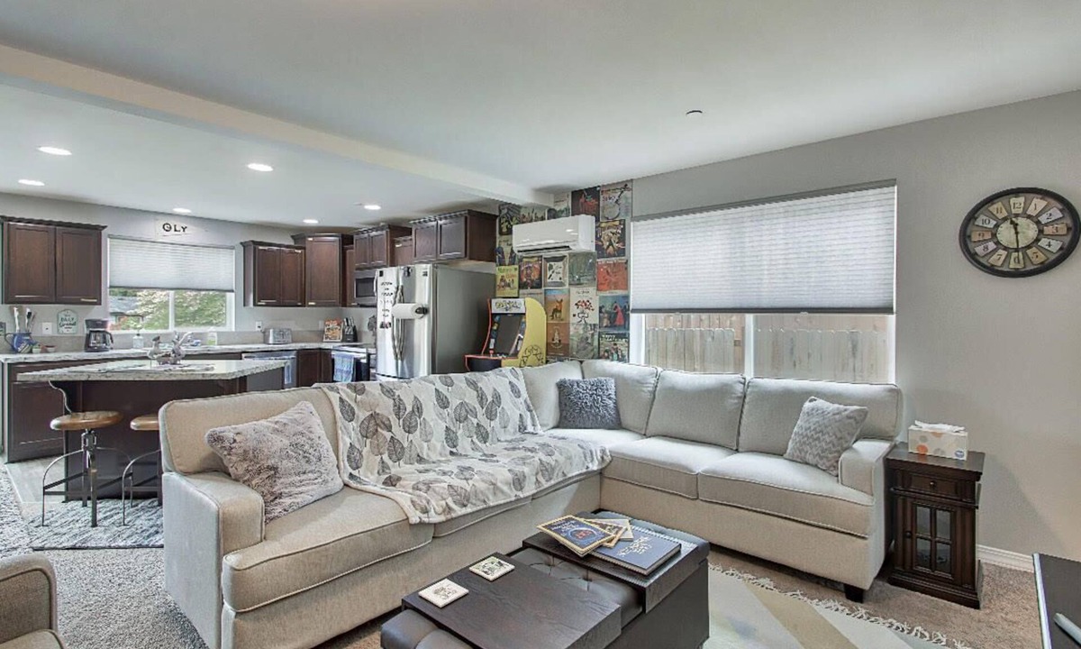 Olympia House | The Sizzl-INN' Seagull