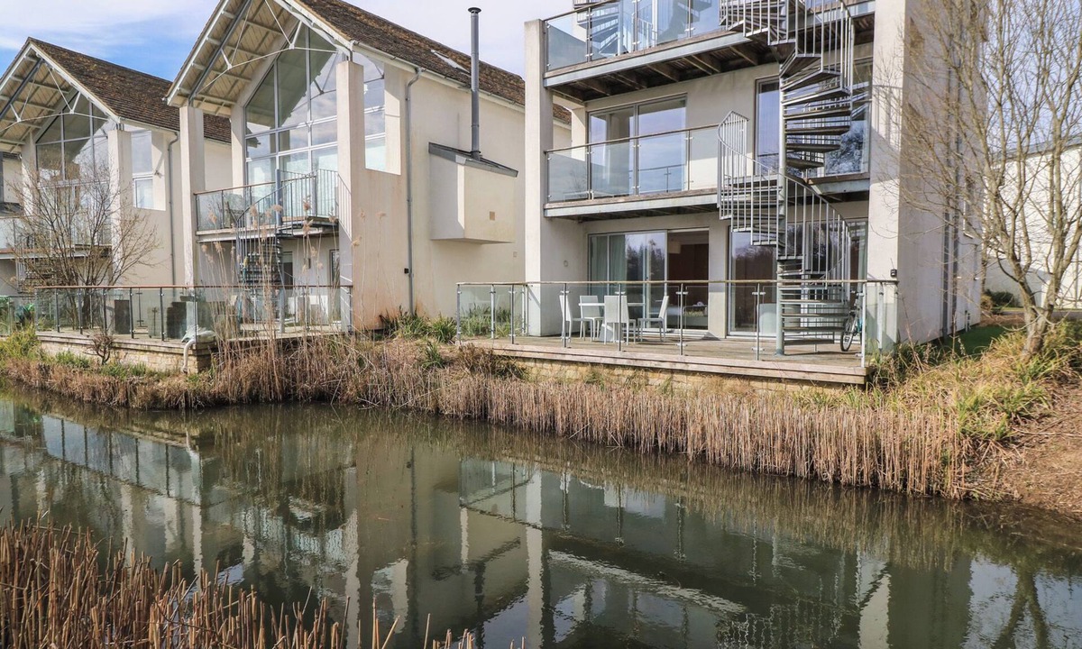 Cirencester House | The Skydeck