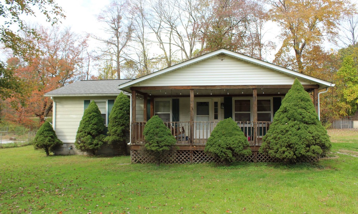 Summerlee House | The Sleepy Beaver Inn – A Cozy Retreat in the heart of the New River Gorge