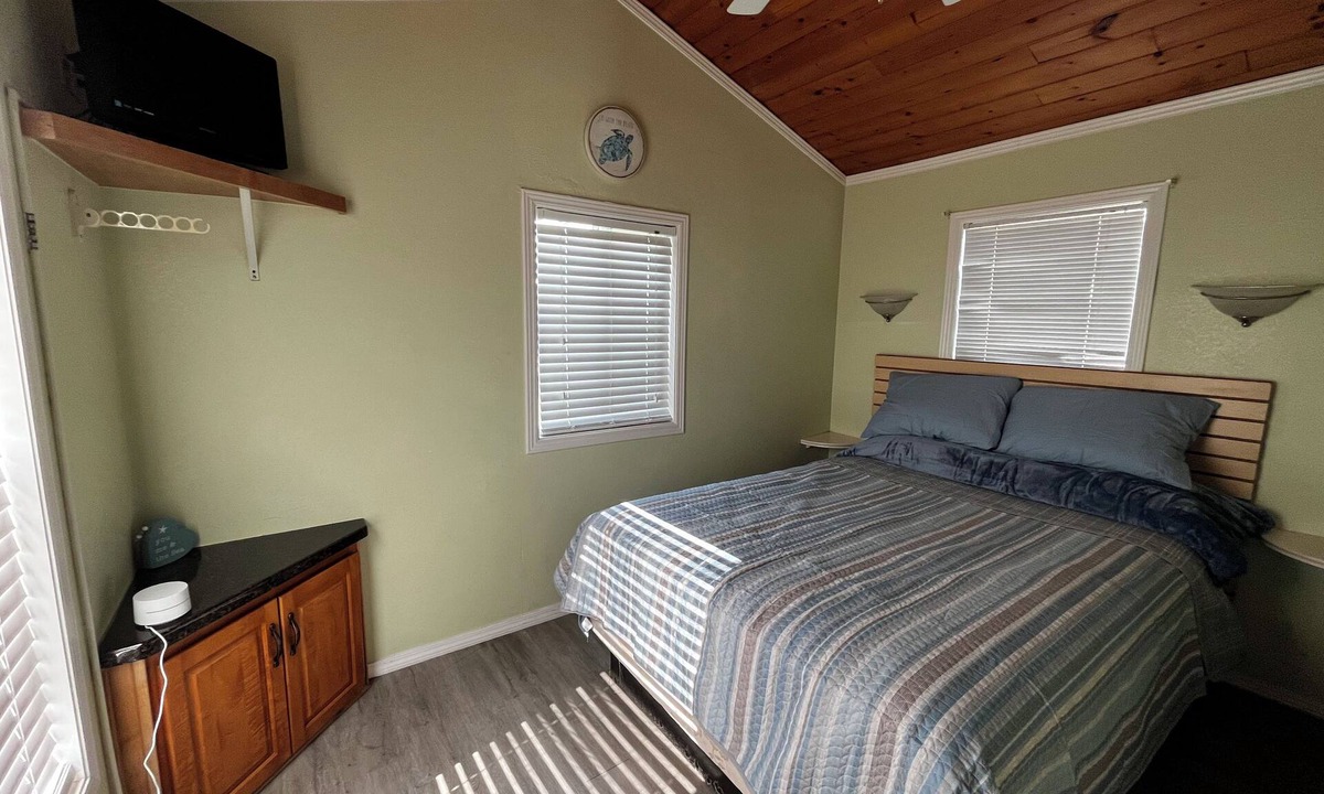 Harlingen Cabin | The Sleepy Turtle, with Pool Access!