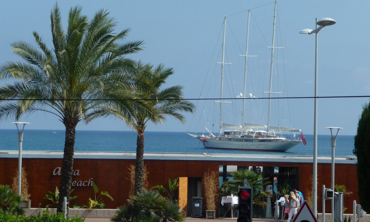 Cros-de-Cagnes Apartment | the small beach, studio