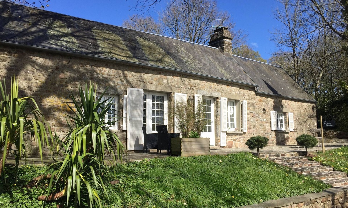 Villedieu-les-Poeles House | - THE SMALL HAMELIERE-