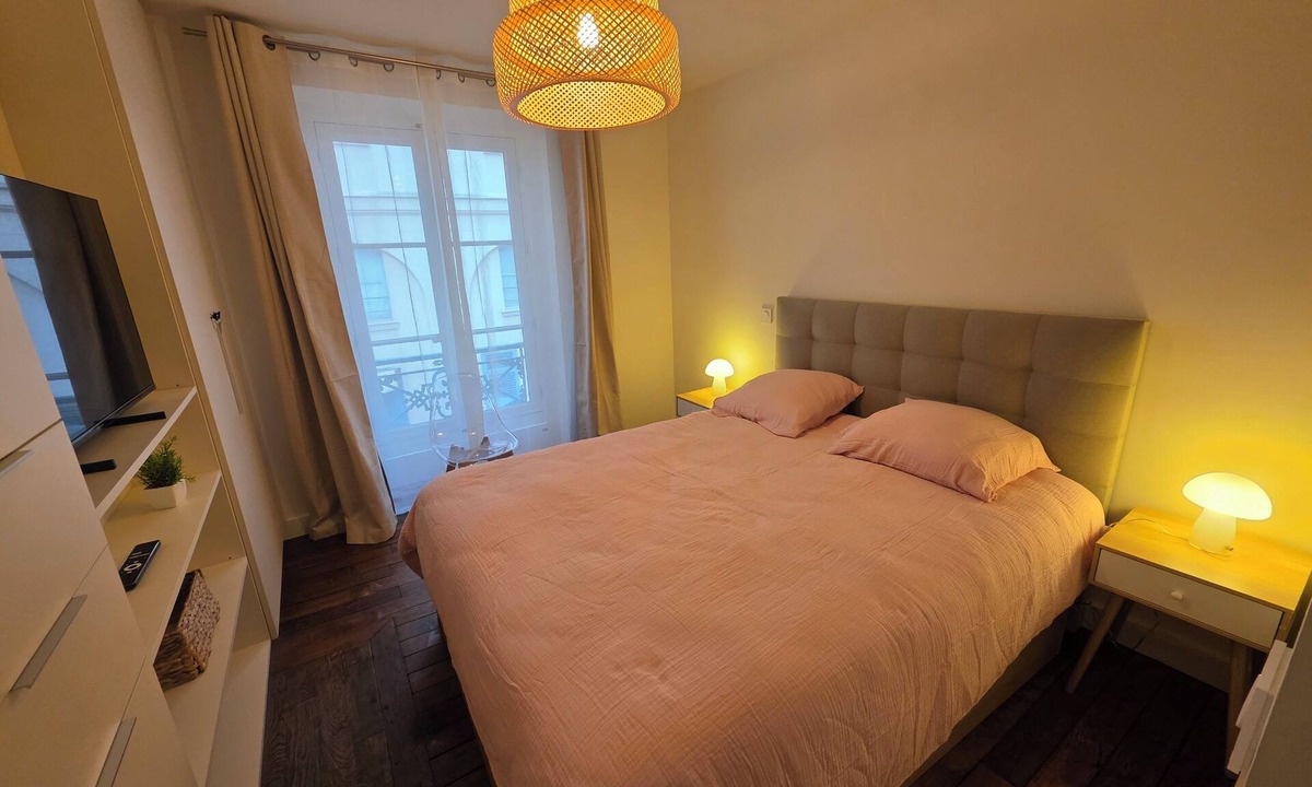 Notre-Dame Apartment | The small Neptune basin