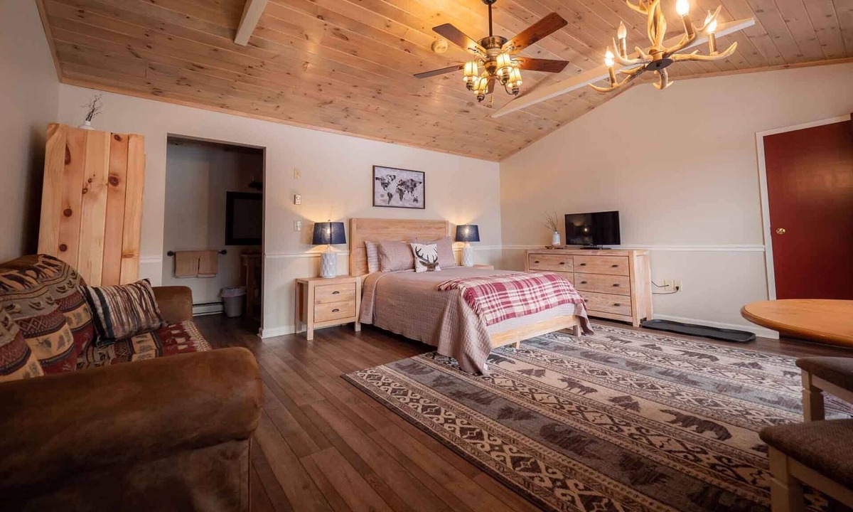 Lake Placid Hotel | The Snowshoe Lodge