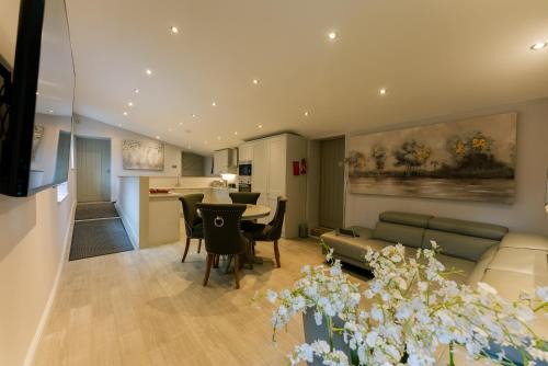 Alfreton House | The Snug