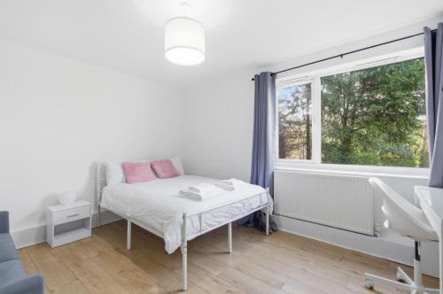 Purley Apartment | The snug