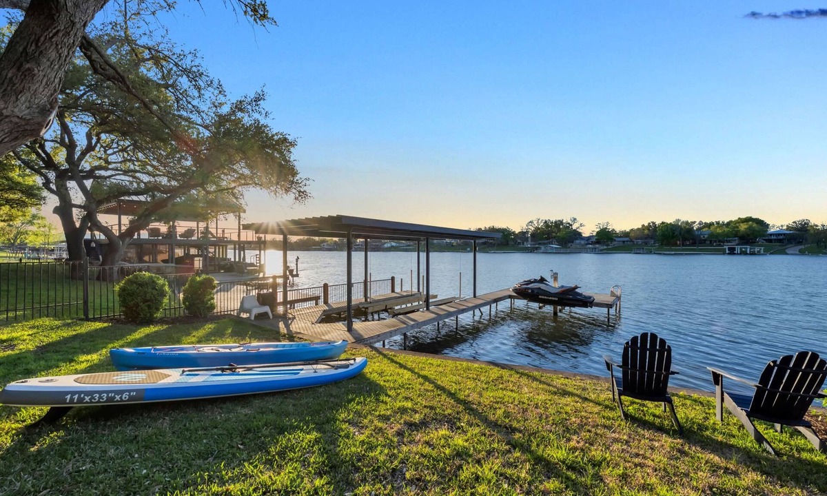 Kingsland House | The Snug- Lakefront house, water toys, & boat dock