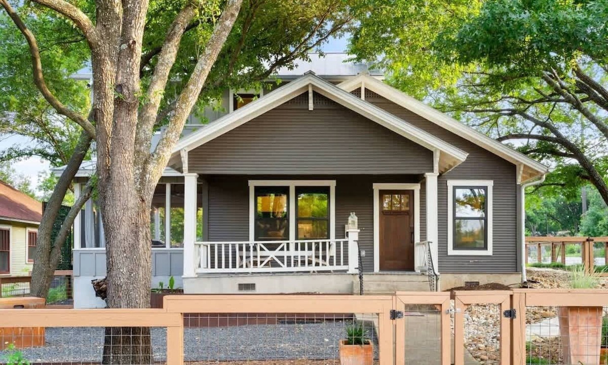 South River City House | The Soco House | Stylish 3BR Near SoCo Shops