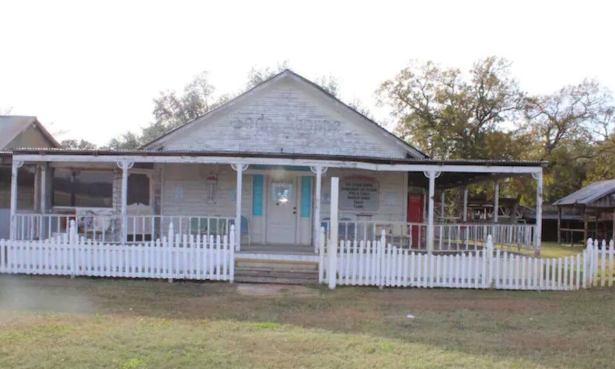 Morgan Mill Cottage | The Soda Shoppe-@ Rooms at The Oak Dale