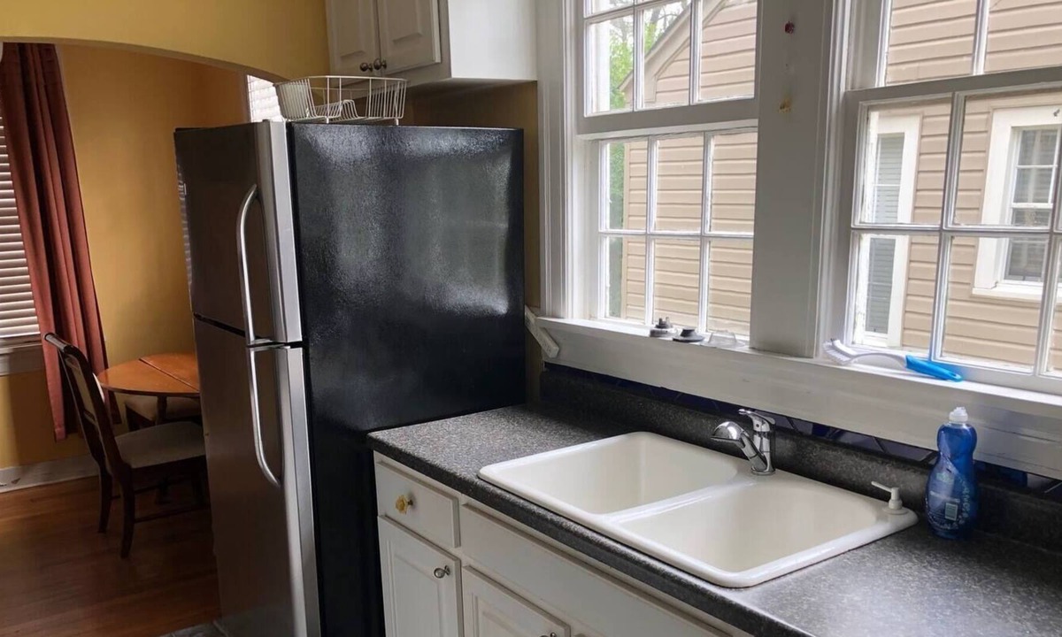 Greater Belhaven House | The Soundwagon Inn: Cozy and Vibrant
