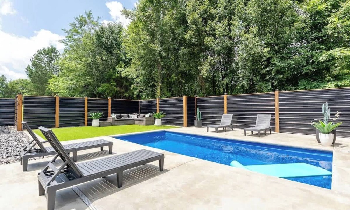 Pleasant View House | The Southern Oasis - Country Escape with Pool
