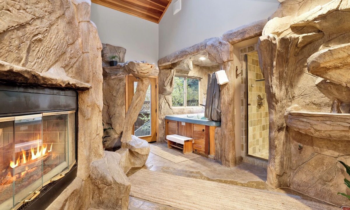 Summit Estates Cabin | THE SPA AT Winterset #2282