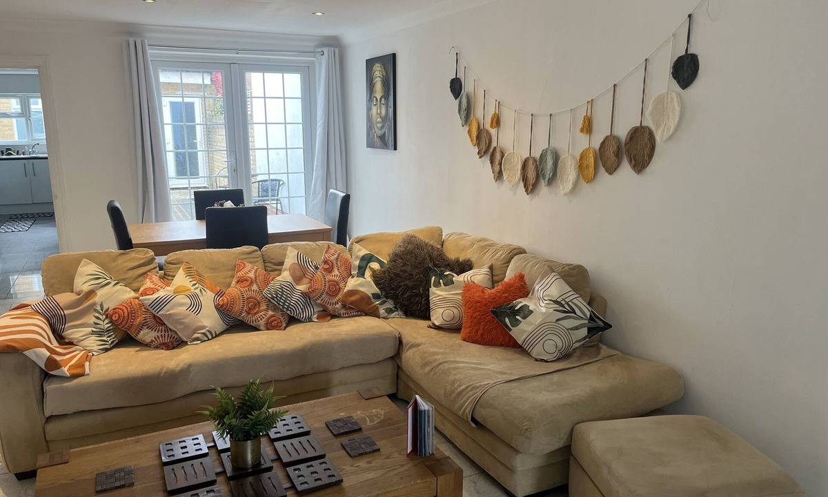 Stratford House | The Spacious Stay Stratford