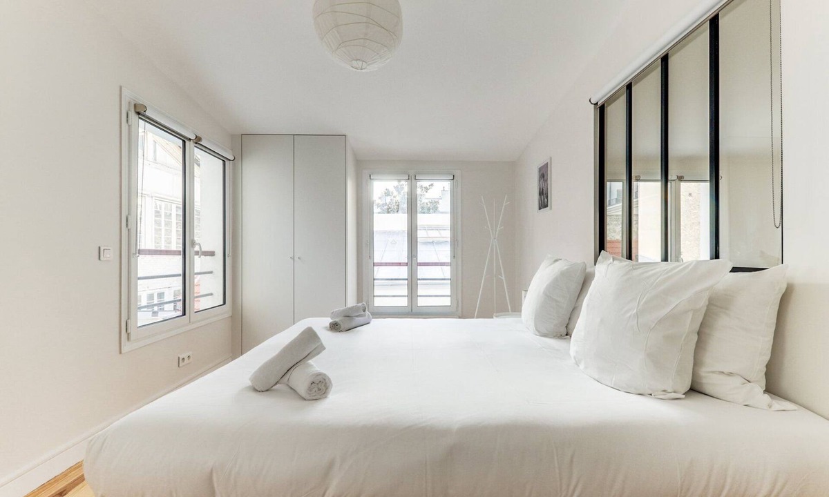 Quartier du Gros-Caillou Apartment | The Sparkle - Tour Eifflel view by Mon Petit Faré