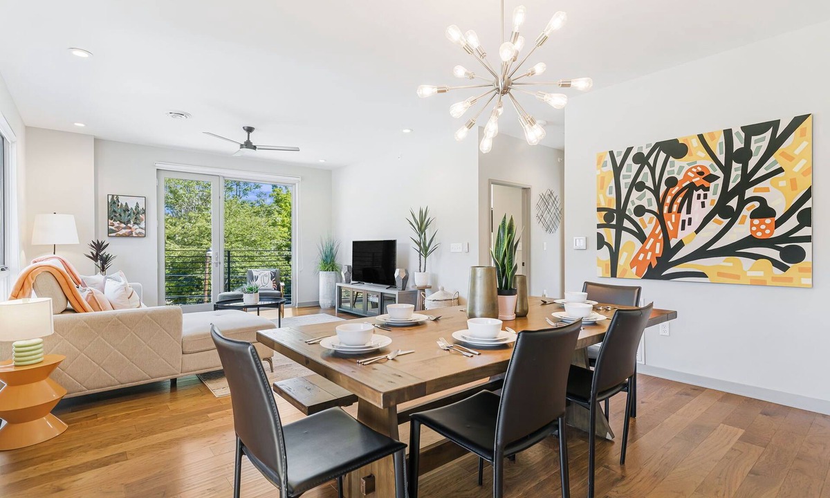 Historic Montford Condo | The Sparrow - Pets, Rooftop, Mural, Elevator, WiFi