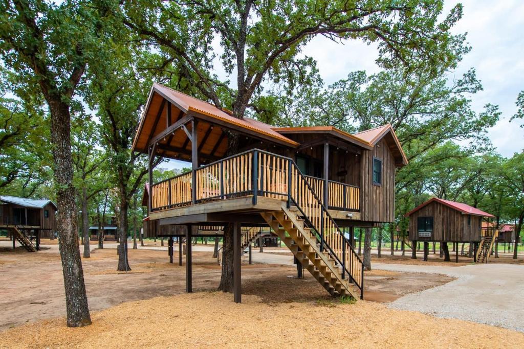 Elm Mott Other | The Sparrow Treehouse 15 MIN to Magnolia Baylor
