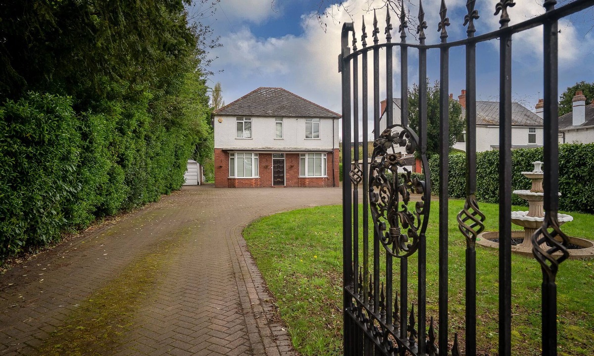 Worcester House | The Spetchley- 5 Bedroom, 10 Guests , Private Parking