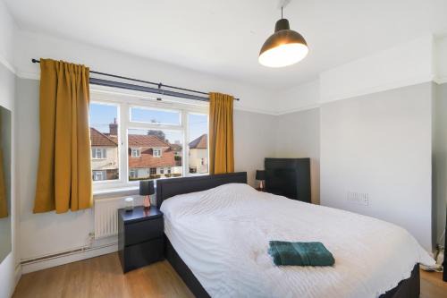 Broad Green Apartment | The Spot