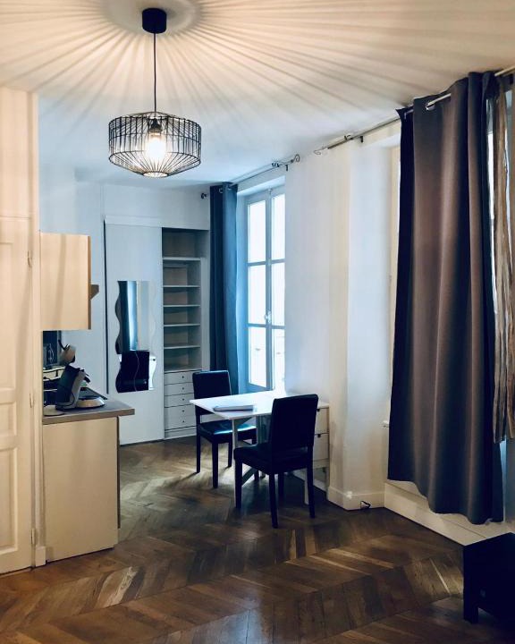 Fontainebleau Apartment | The Spot in the Center on Fontainebleau