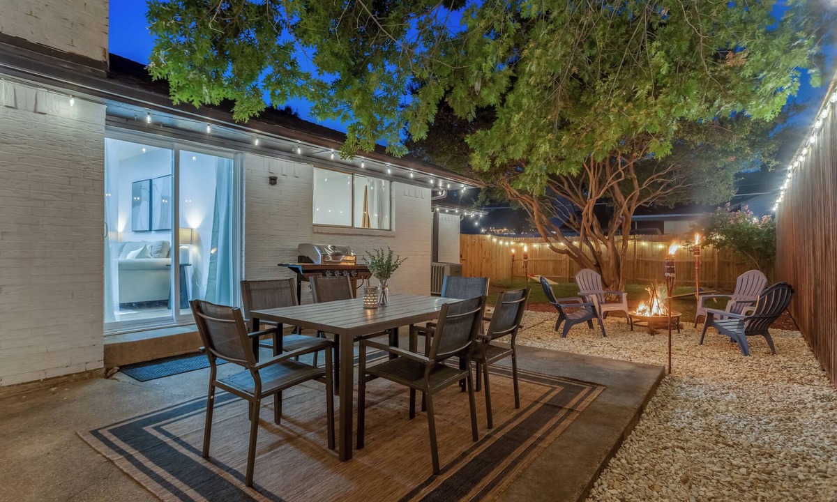 Northwest Dallas House | The Spotted Spur w/10 Beds, Arcade & Fire Pit