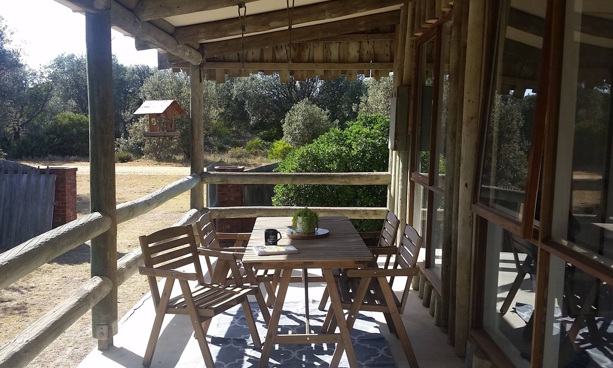 The Honeysuckles House | THE SPRAY ON THE 90!