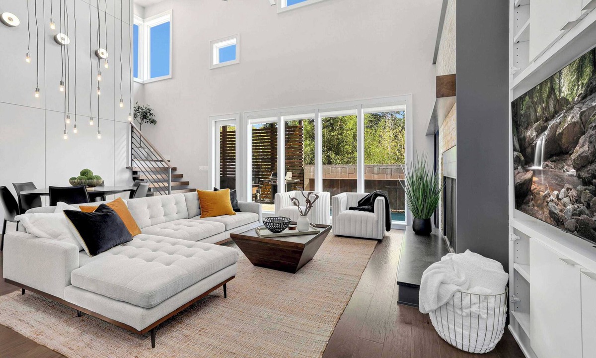 Fayetteville House | The Spring Retreat | <1mi to Dickson St & UofA