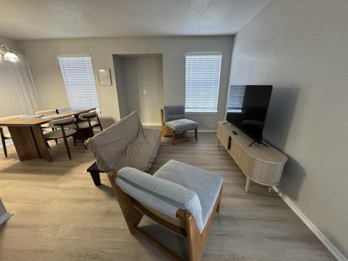 San Marcos Apartment | The Springs Modern and Stylish 2BR Near TX State