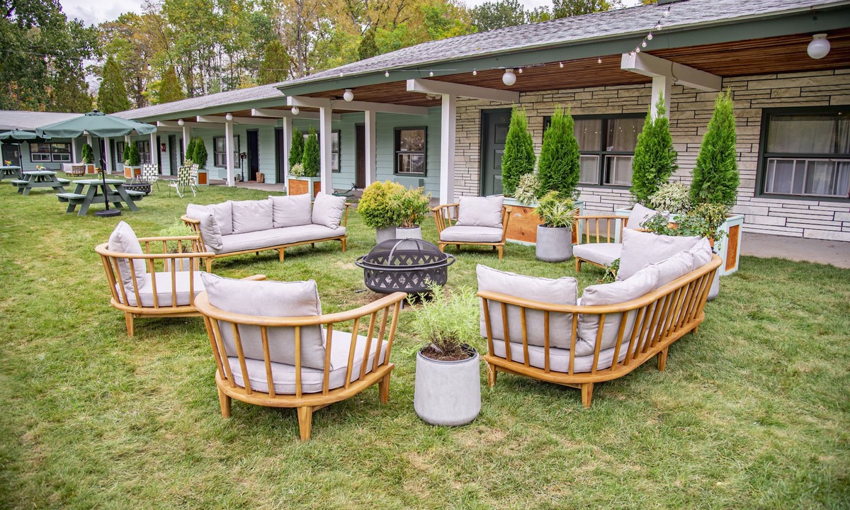 New Ashford Hotel | The Springs Motel