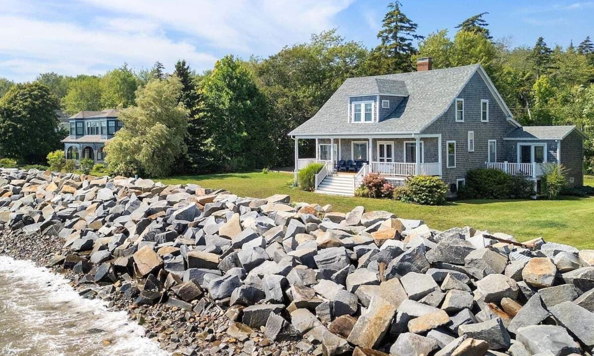 Owls Head House | The Spruces, Crescent Beach waterfront 5-bedroom